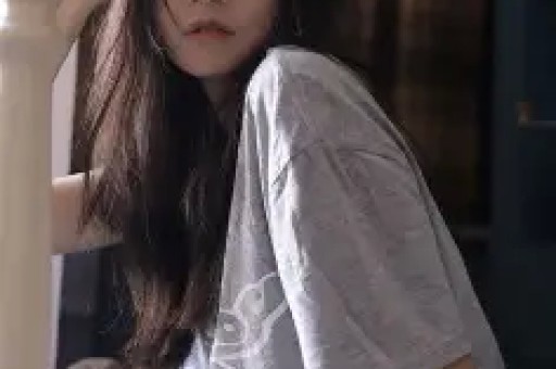 美顶流纯神演穿普拉达的女王2被删光！秀身体黑历史太多
