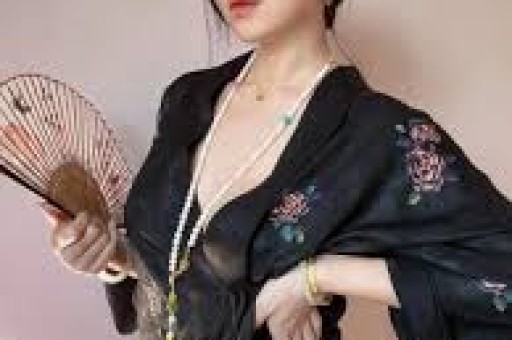 78岁秦祥林现状：前妻是谢贤初恋定居美国成富商谢贤去世没来